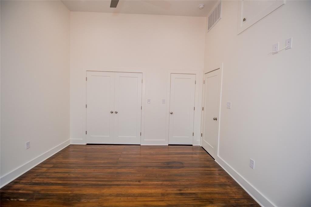 110 W Knox St #202 - Photo 5 of 21