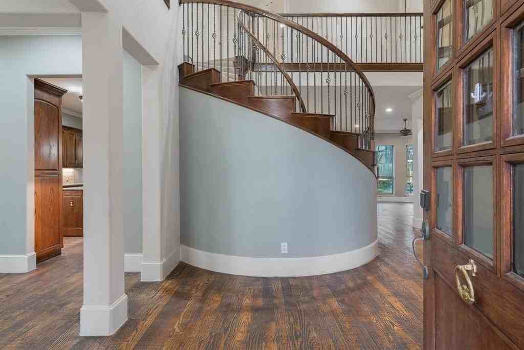 109 Meadowlands Dr - Photo 5 of 40