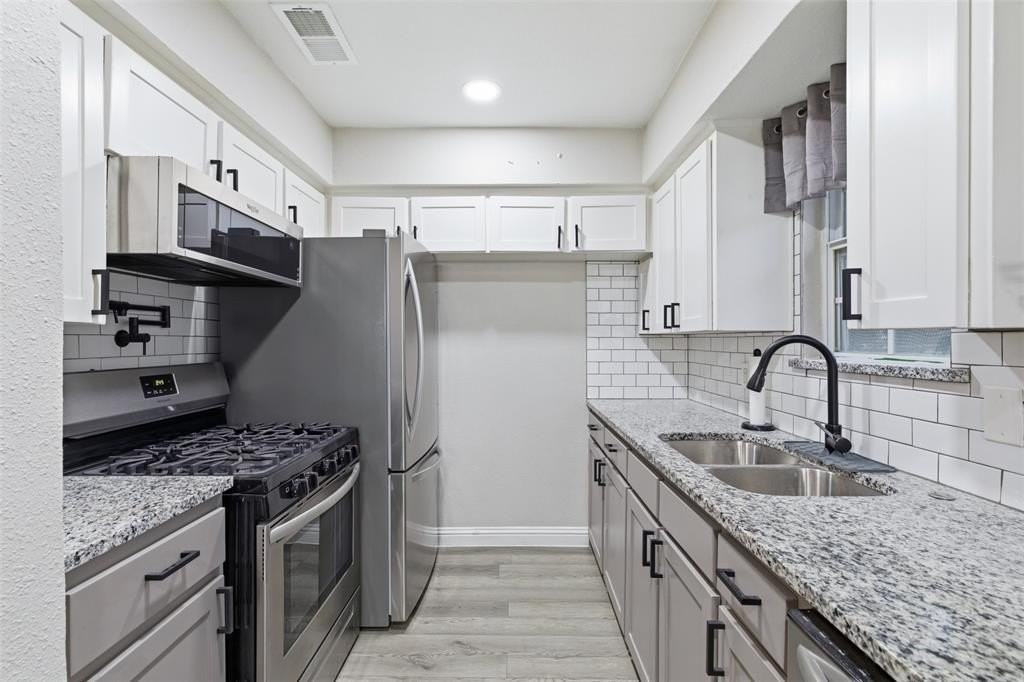 729 Hettie St - Photo 3 of 16