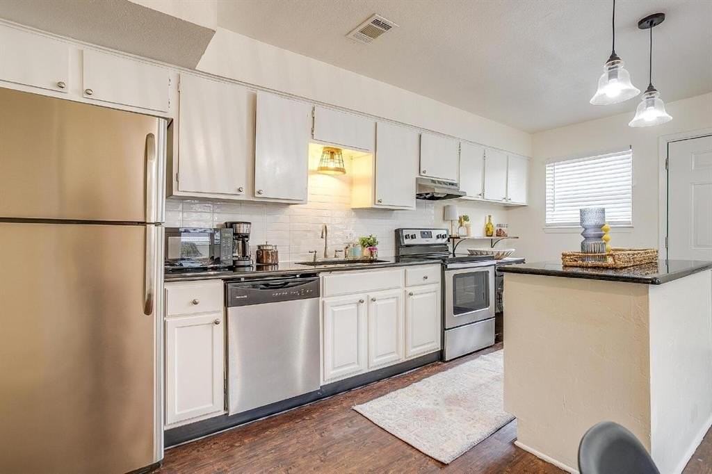 2215 5th Ave - Photo 3 of 17