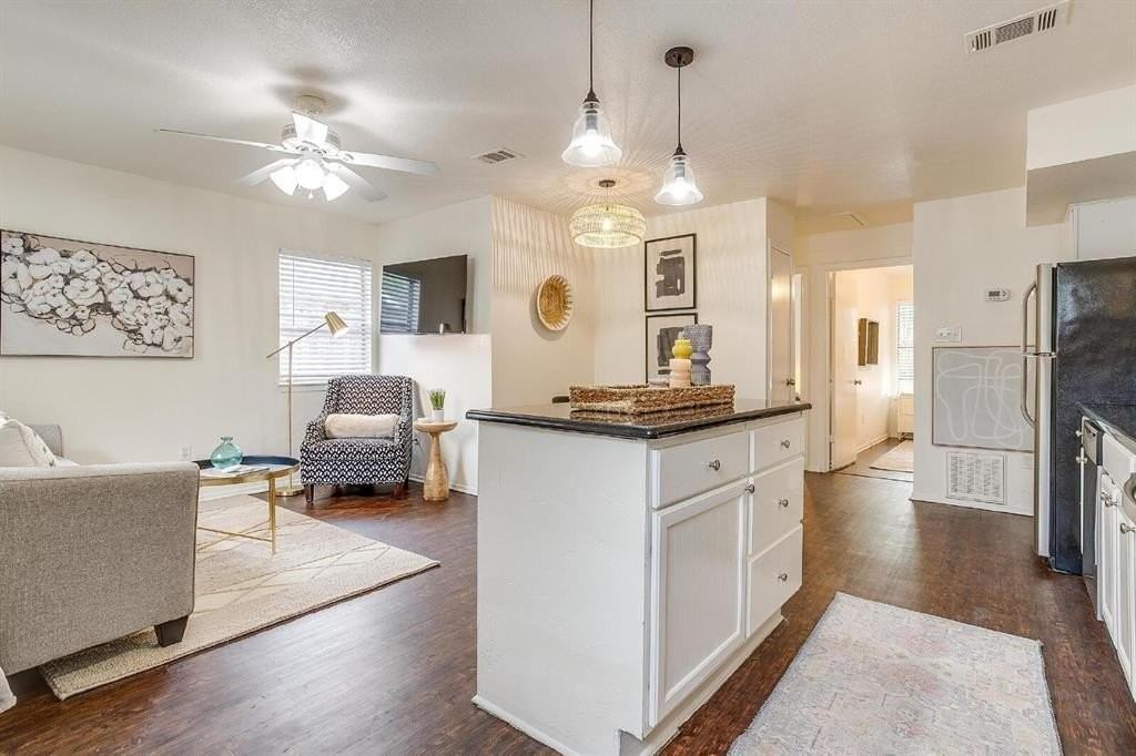 2215 5th Ave - Photo 4 of 17