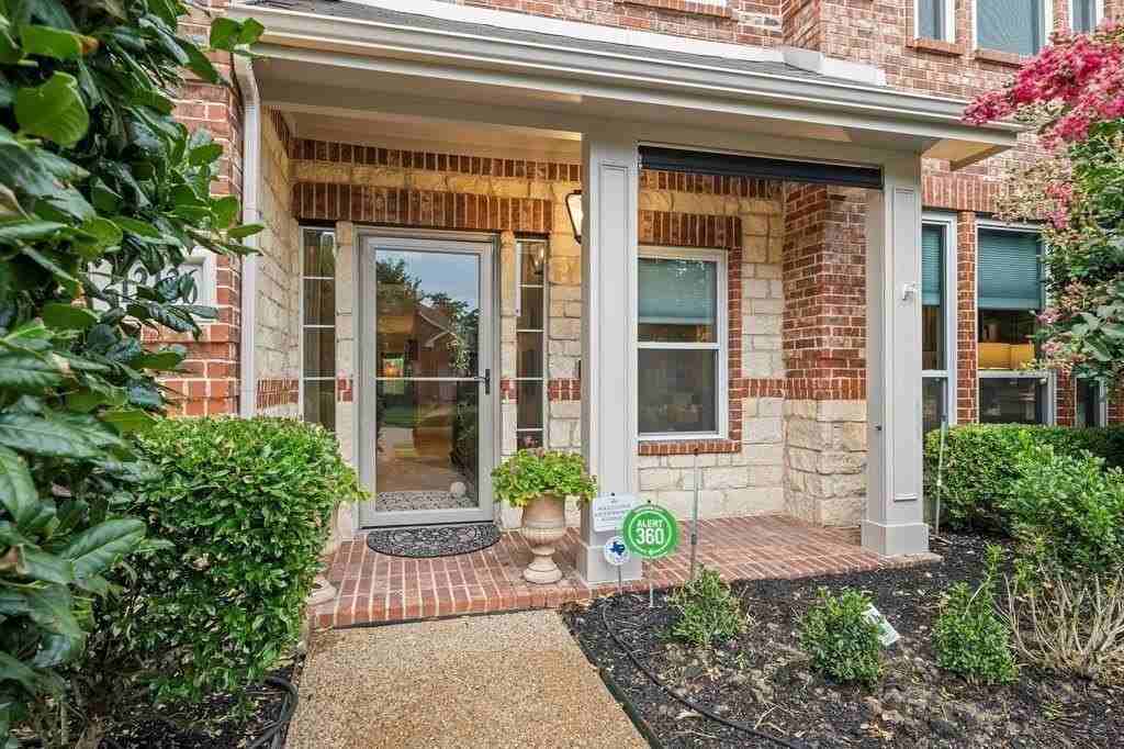 12136 Hawk Creek Dr - Photo 2 of 31