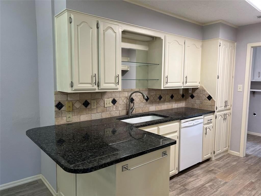 873 Cloverleaf Ln - Photo 4 of 9