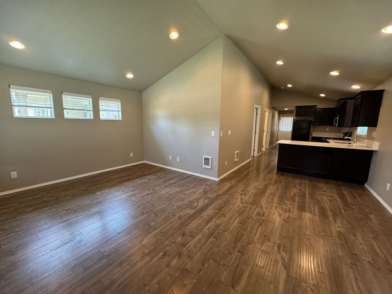 975 975 Pacific Hwy 99 South - Photo 3 of 14