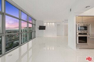 13700 Marina Pointe Dr #1915 - Photo 3 of 8
