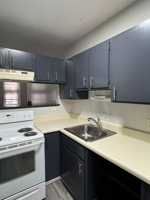 featured image of 13 N College St #4