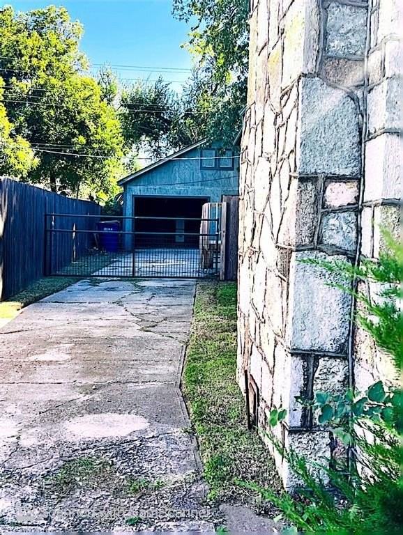 1031 S Ellison Ave - Photo 5 of 35