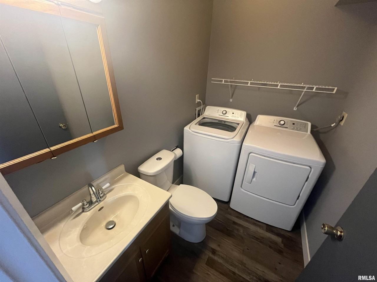1919 Canterbury Dr #H - Photo 3 of 5