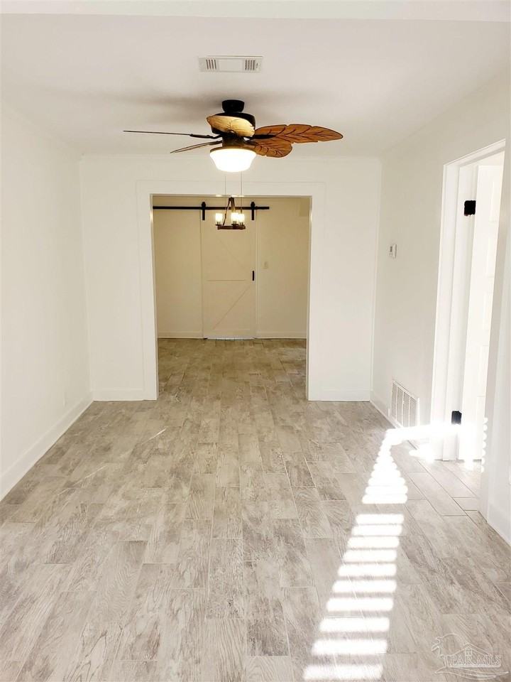 1215 N C St - Photo 7 of 41