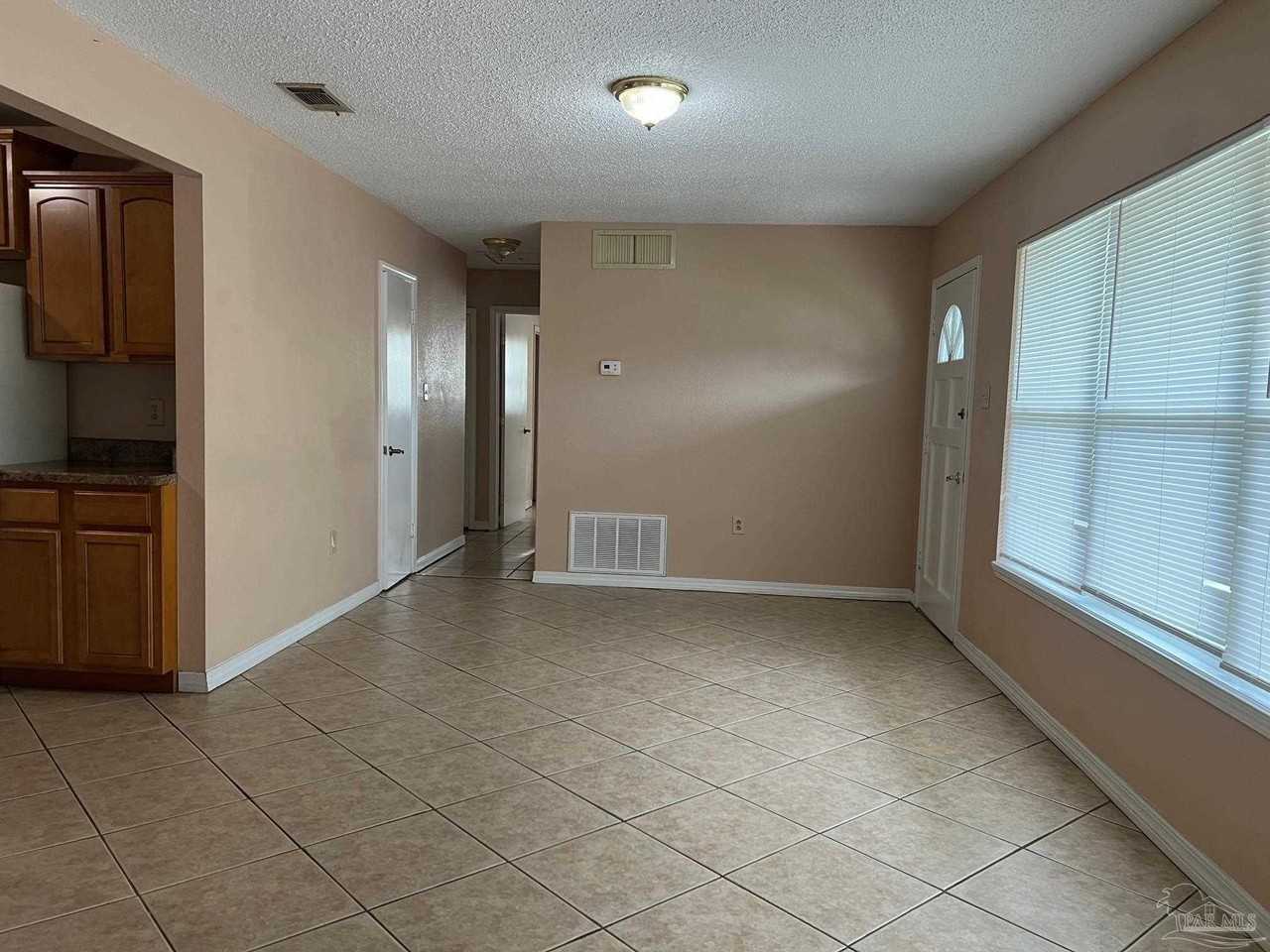 3229 Maplewood Dr - Photo 2 of 10