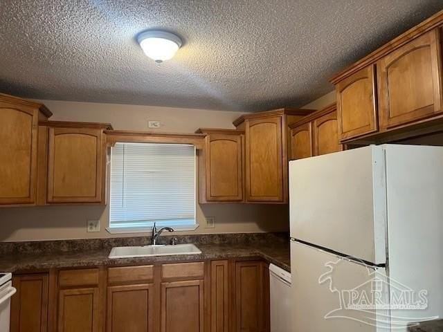 3229 Maplewood Dr - Photo 4 of 10