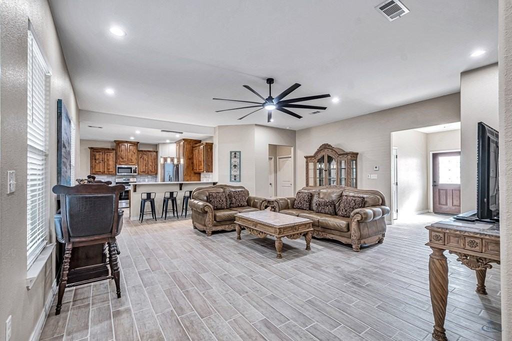 1100 Osprey Dr - Photo 5 of 21