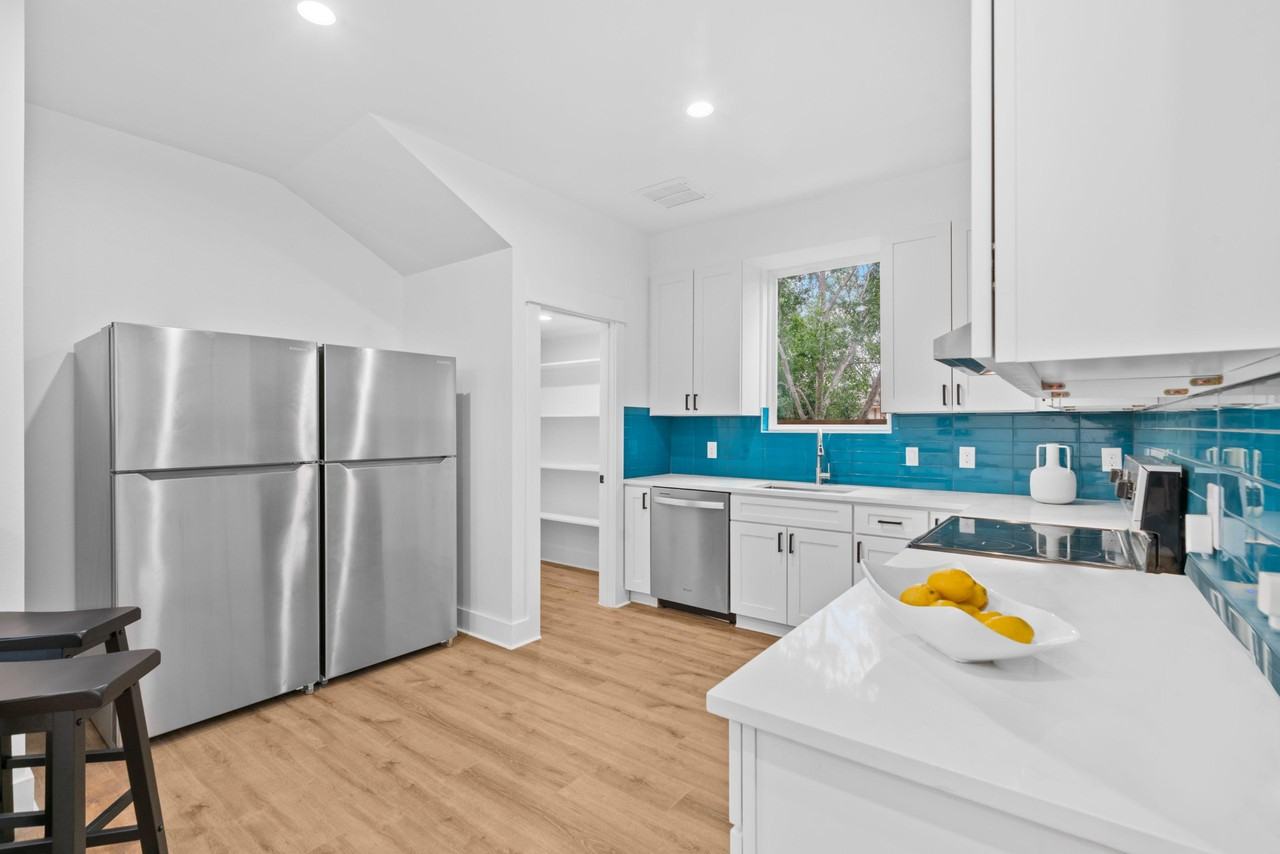 Carver Ave - Photo 2 of 9
