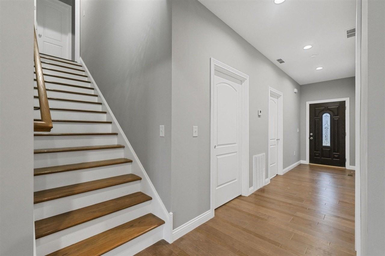 691 Denver Ln - Photo 4 of 33