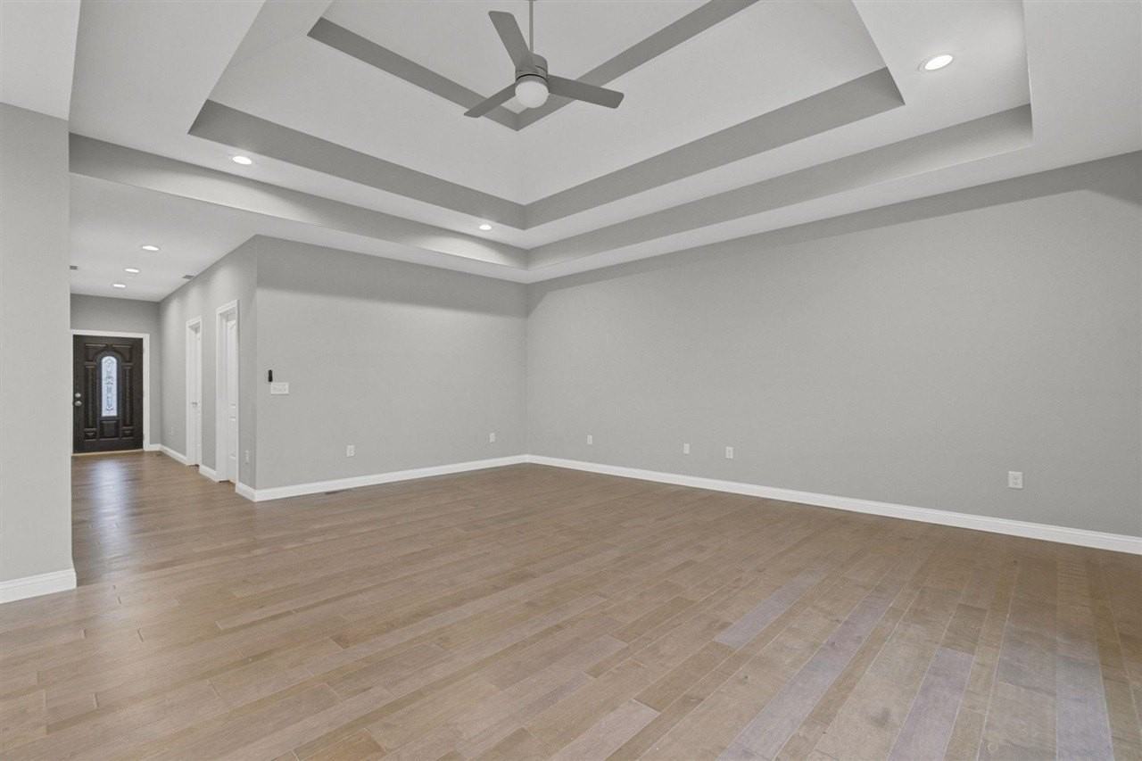 691 Denver Ln - Photo 5 of 33
