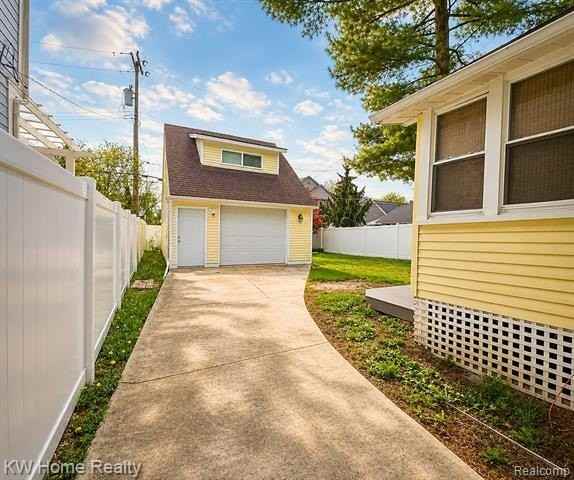 1208 Emmons Ave - Photo 3 of 20