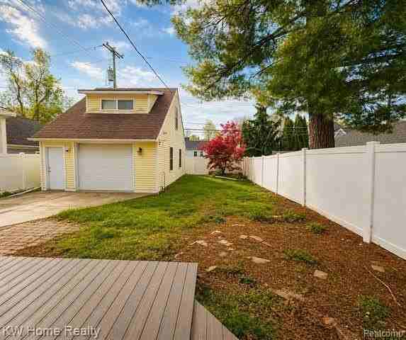 1208 Emmons Ave - Photo 4 of 20