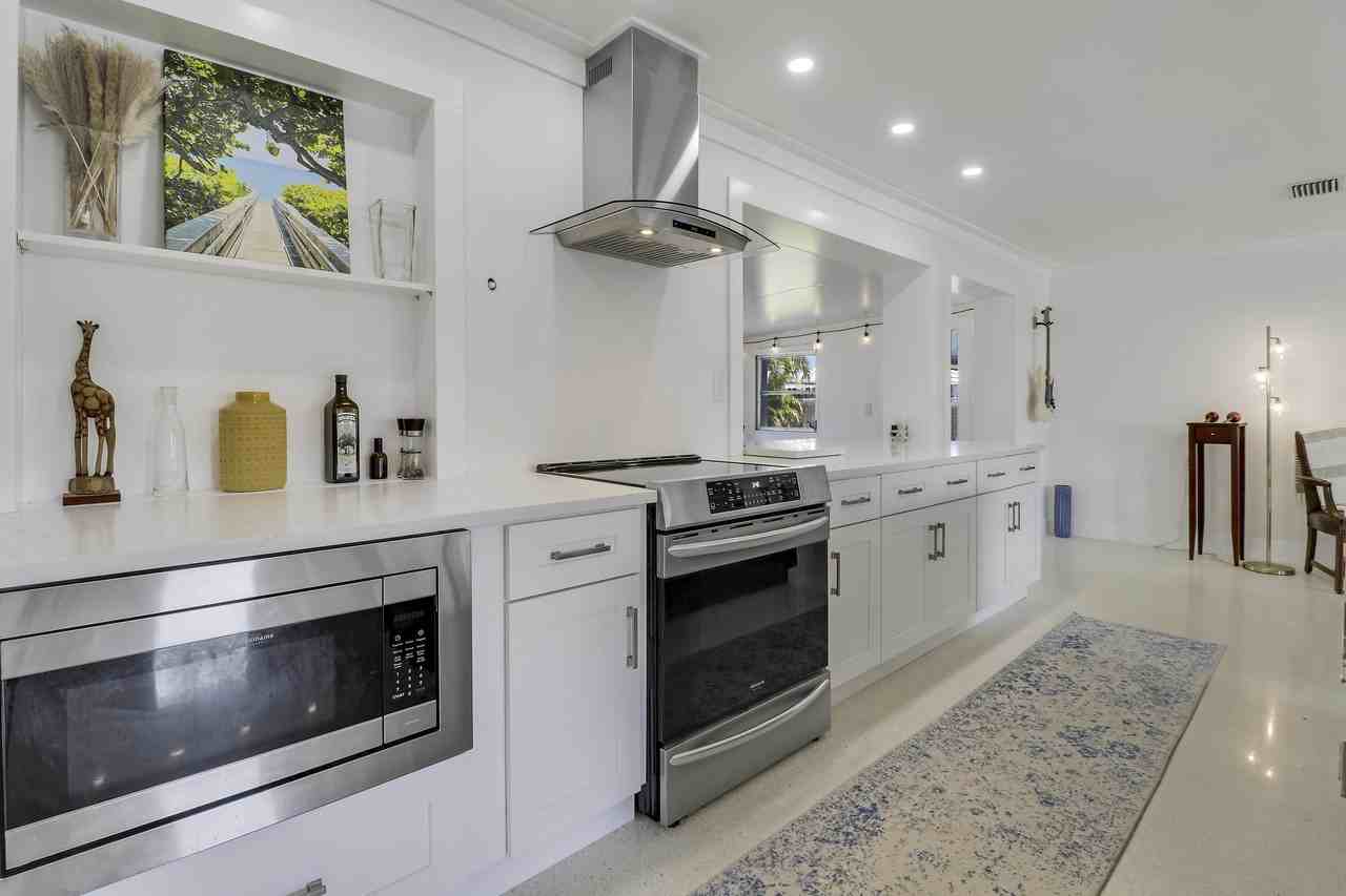 1518 Summer Ave - Photo 2 of 50