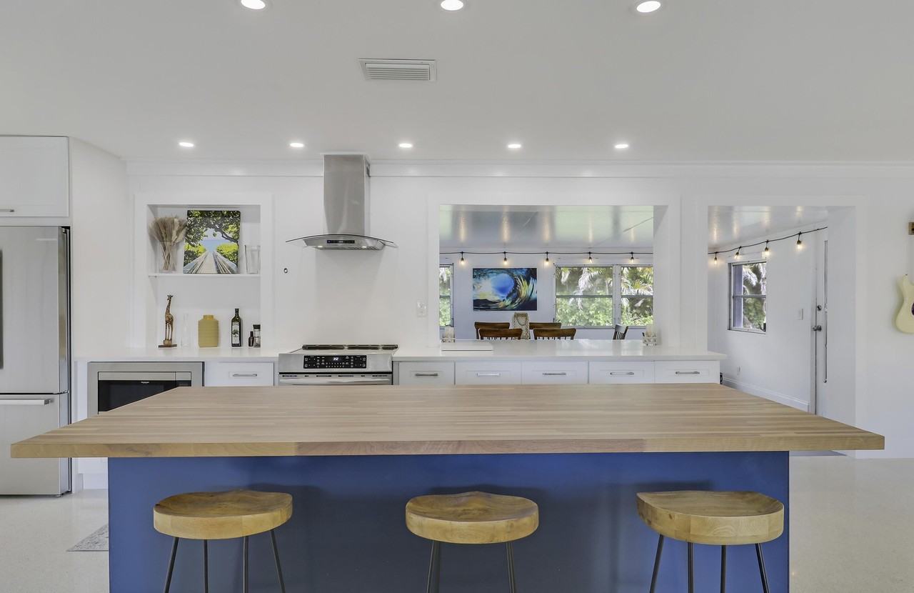 1518 Summer Ave - Photo 3 of 50