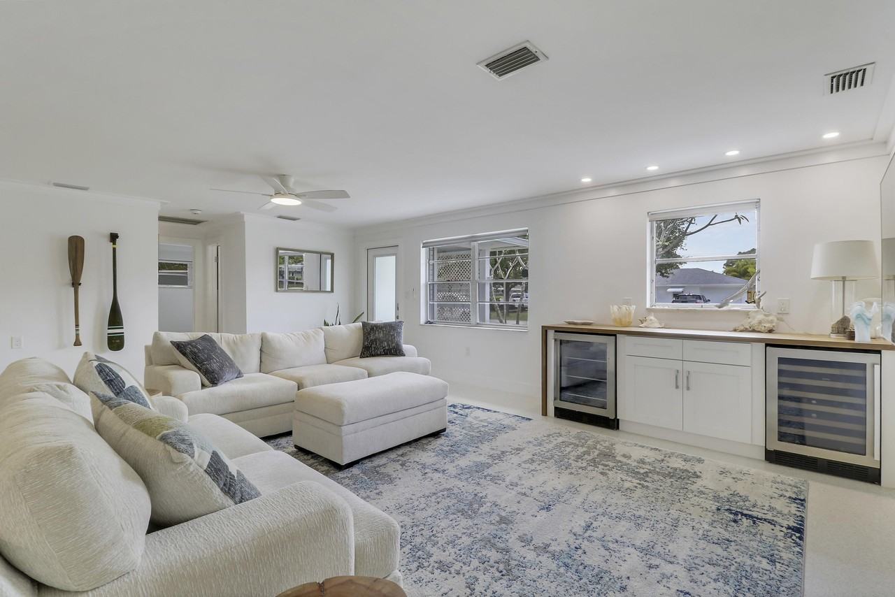 1518 Summer Ave - Photo 4 of 50