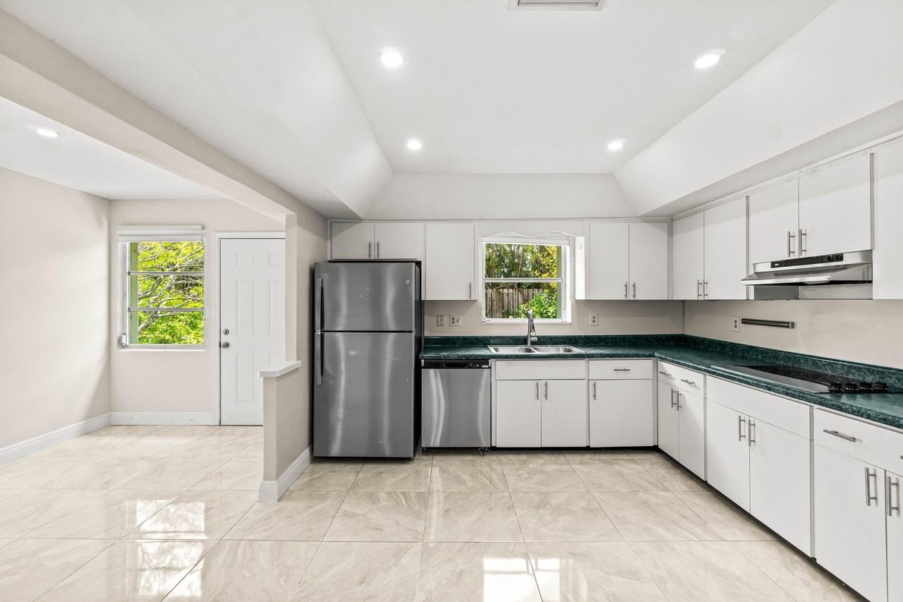 1290 Sw 8th St - Photo 5 of 29
