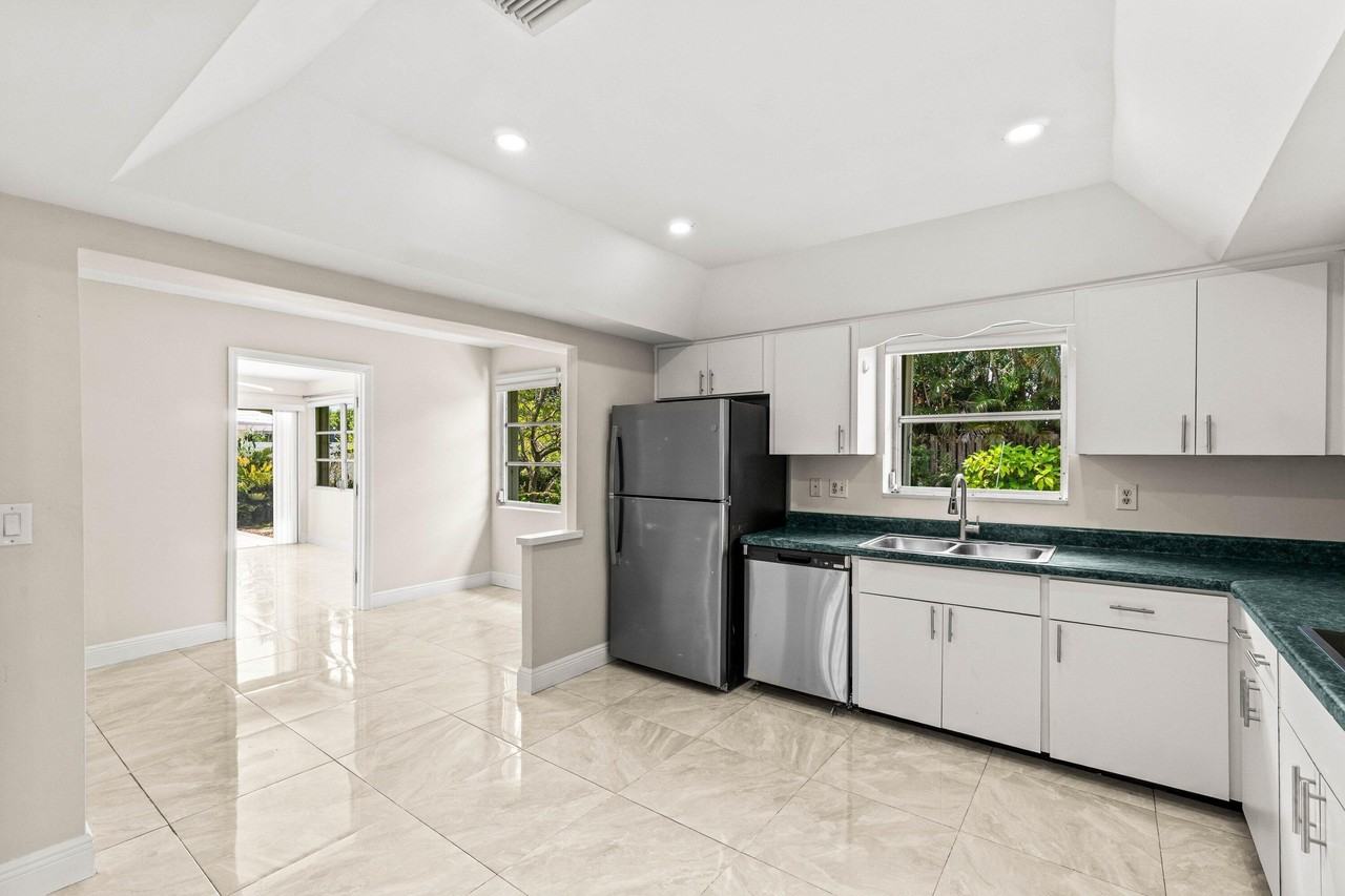 1290 Sw 8th St - Photo 6 of 29