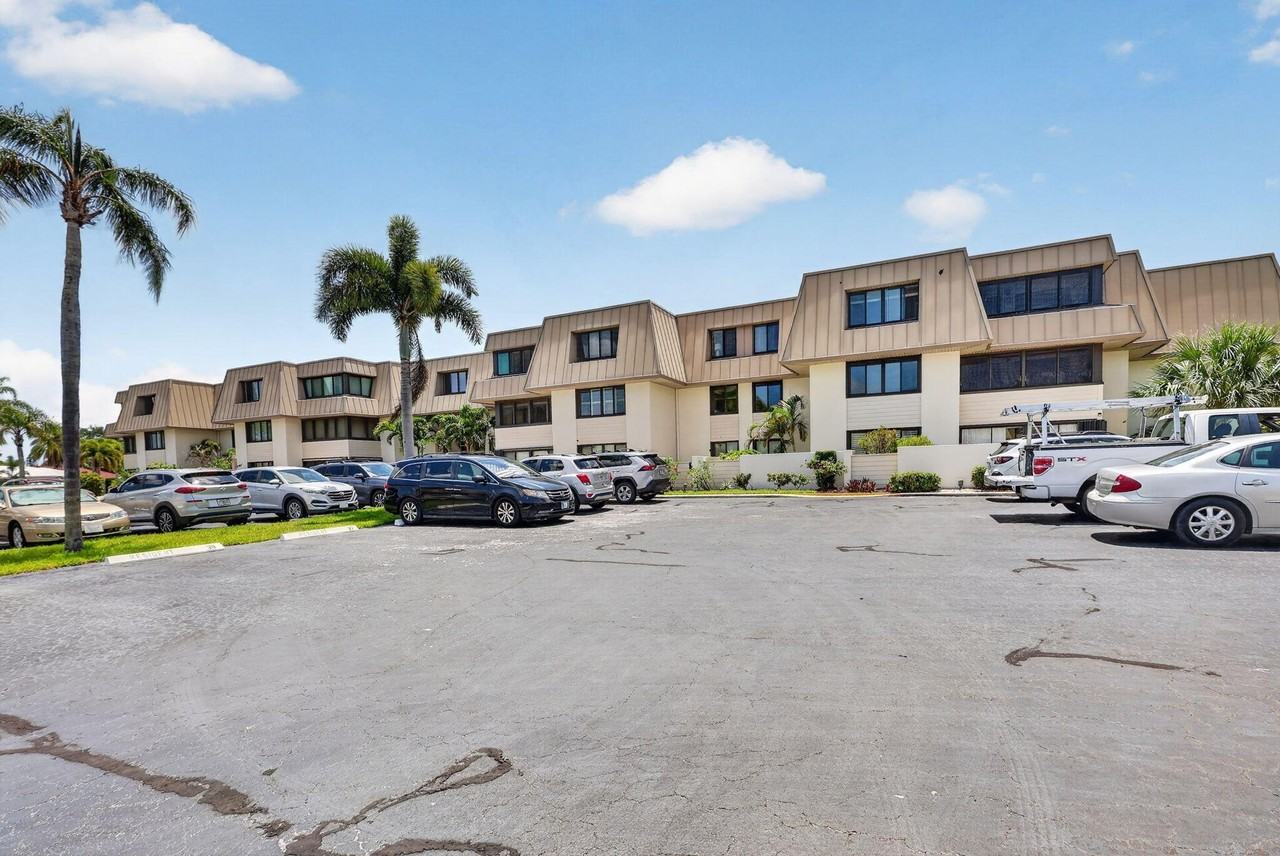 1800 Se Saint Lucie Blvd #11-203 - Photo 4 of 50