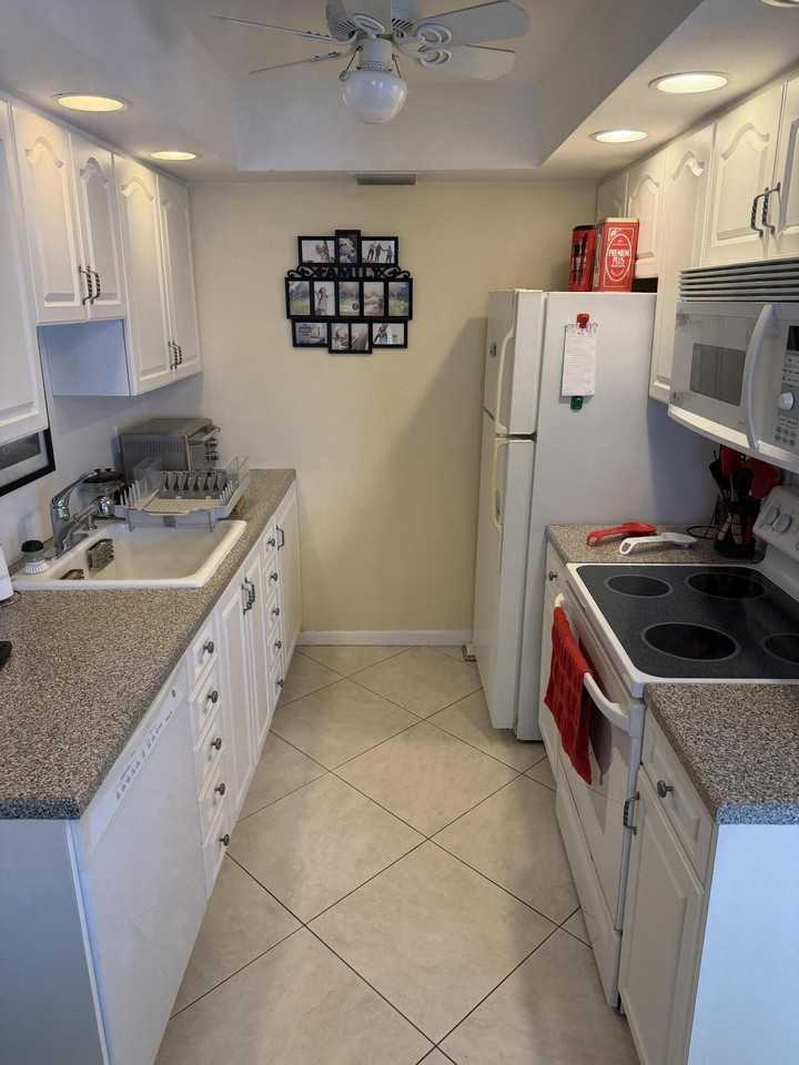 4042 Exeter C - Photo 2 of 13