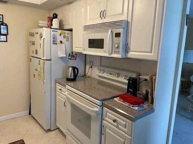 4042 Exeter C - Photo 6 of 13