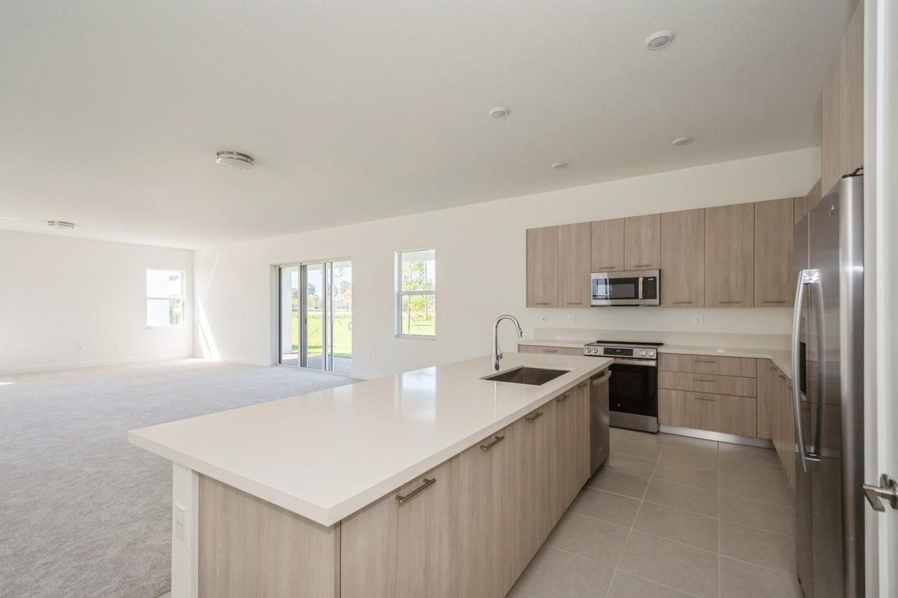 12290 Sw 44th Ct - Photo 4 of 44
