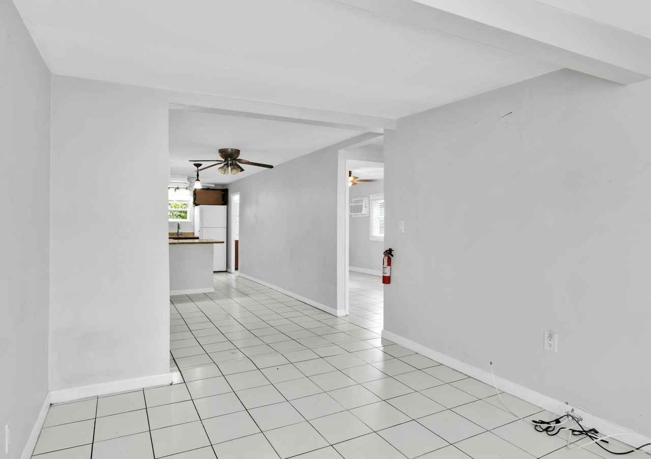 817 N J St - Photo 4 of 20