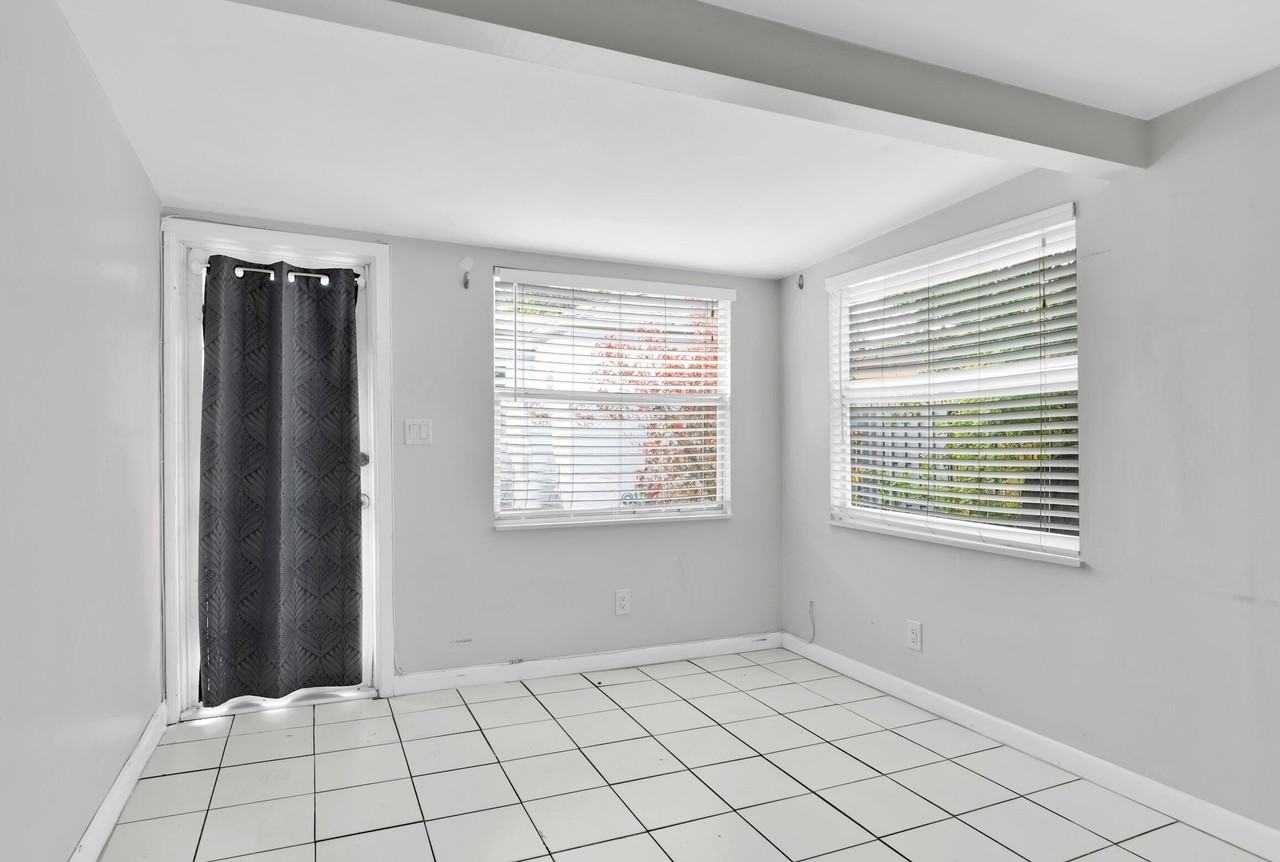817 N J St - Photo 5 of 20