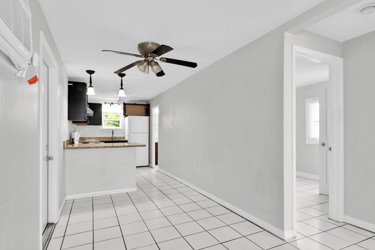 817 N J St - Photo 6 of 20
