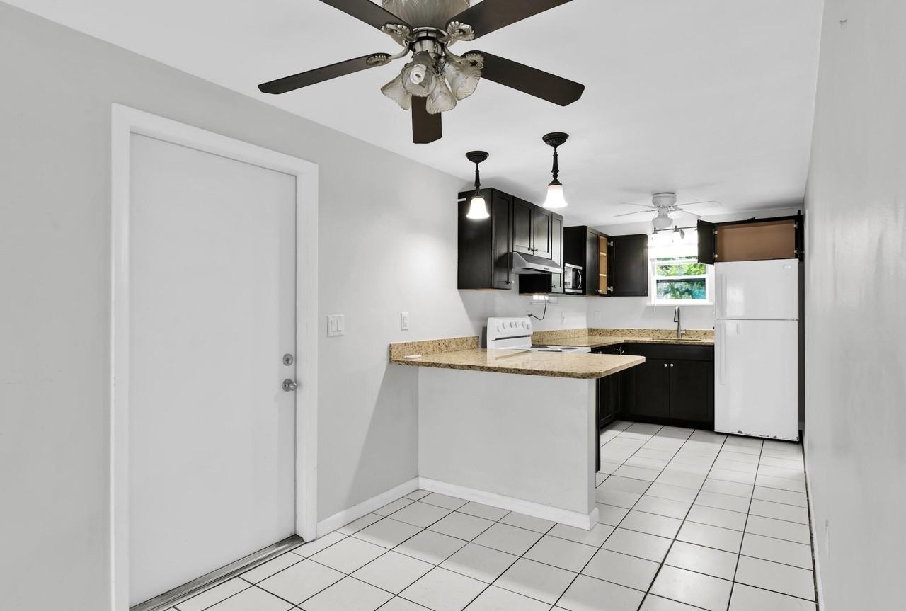 817 N J St - Photo 7 of 20