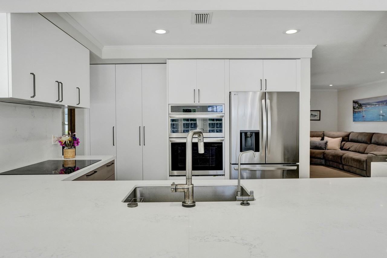 3930 Ne 21st Ave - Photo 5 of 42