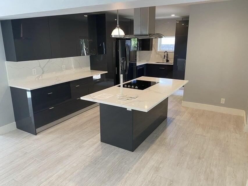 418 Sw 7th Ter - Photo 3 of 17