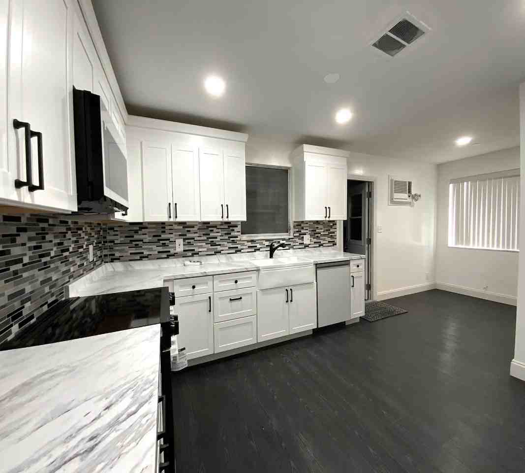 3521 Nw 29th St - Photo 2 of 21