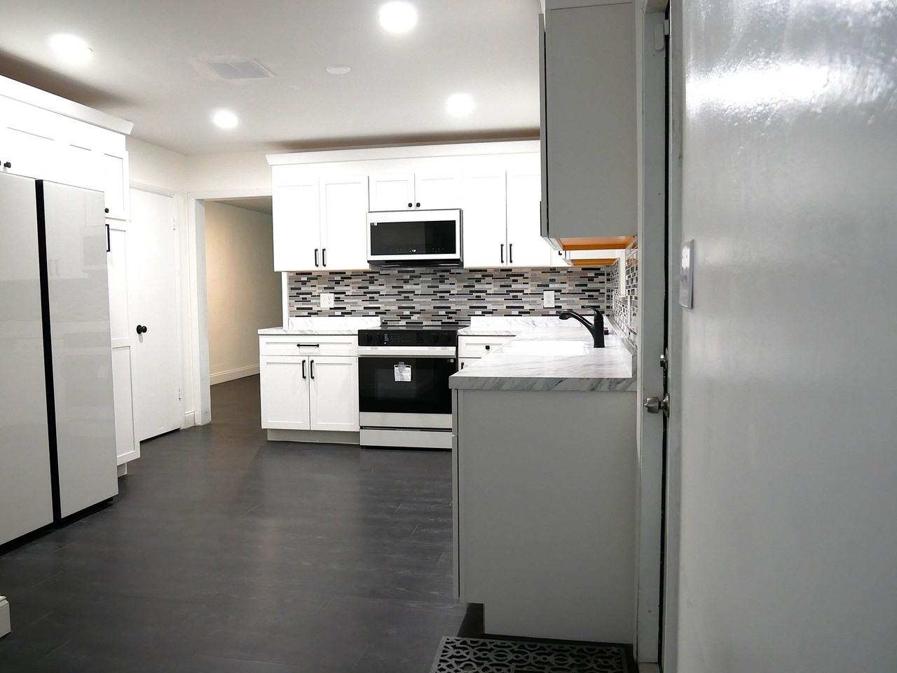 3521 Nw 29th St - Photo 3 of 21