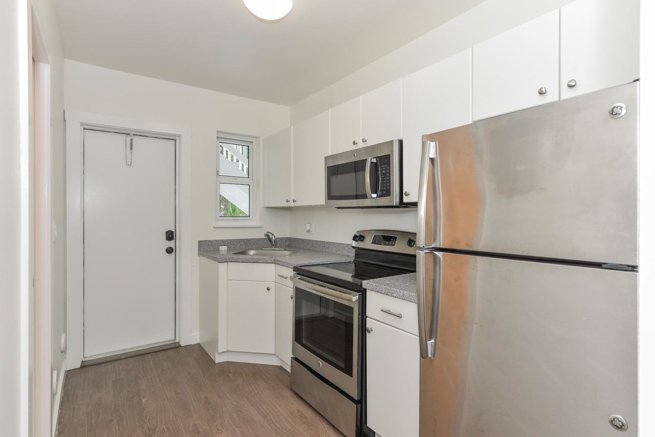 717 2nd Ave S #5 - Photo 7 of 18