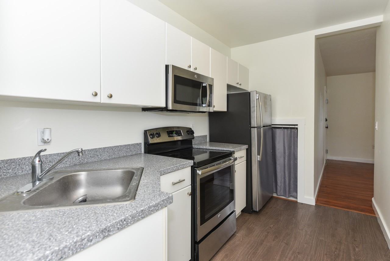 717 2nd Ave S #5 - Photo 6 of 18
