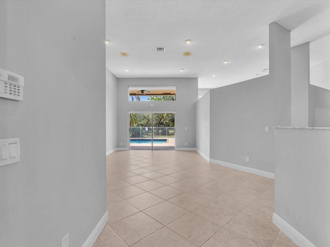 10434 Nw 6th Ct - Photo 4 of 50