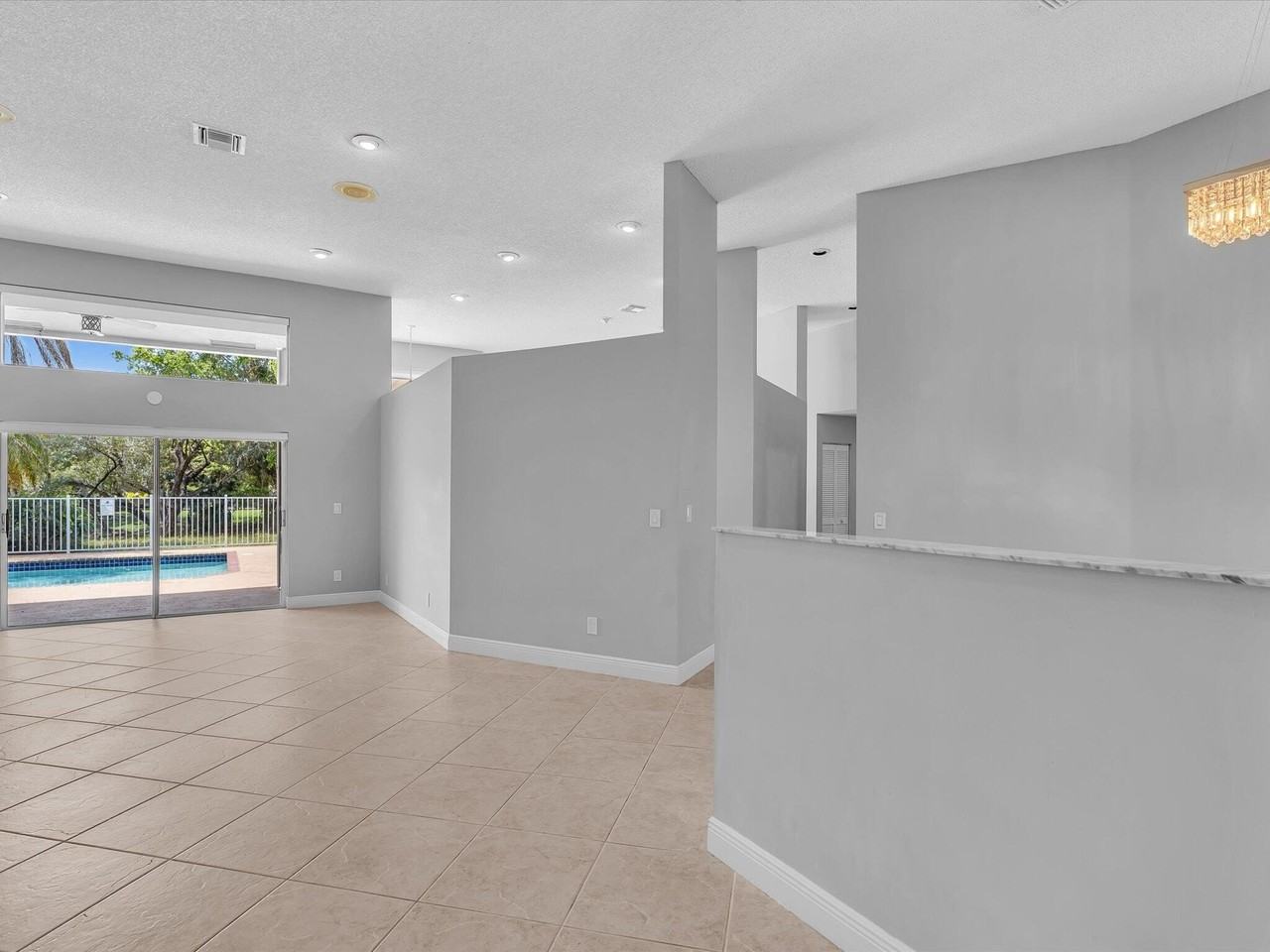 10434 Nw 6th Ct - Photo 5 of 50