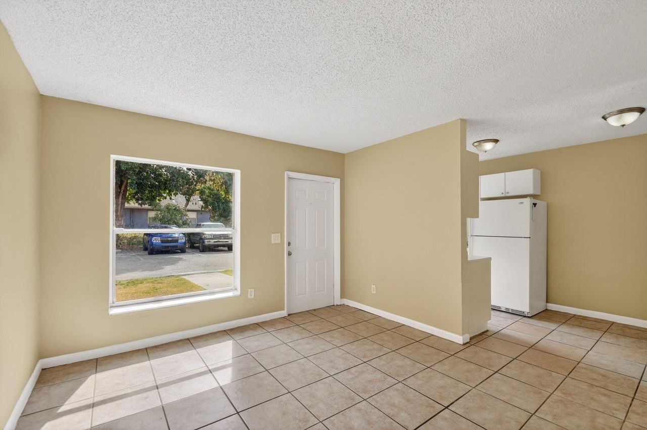 4817 Serafica Dr - Photo 4 of 16