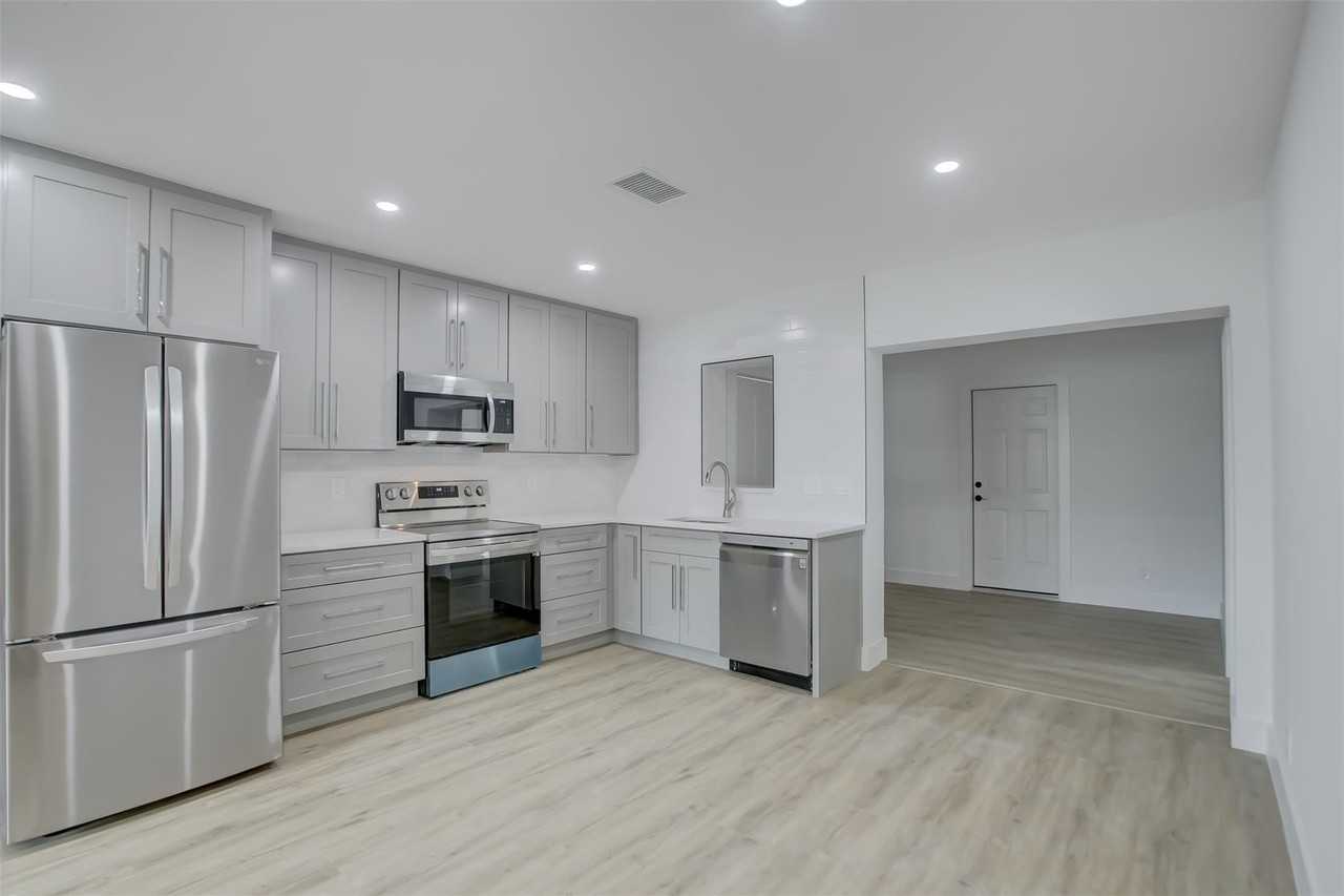 2155 Ne 56th Ct - Photo 2 of 31