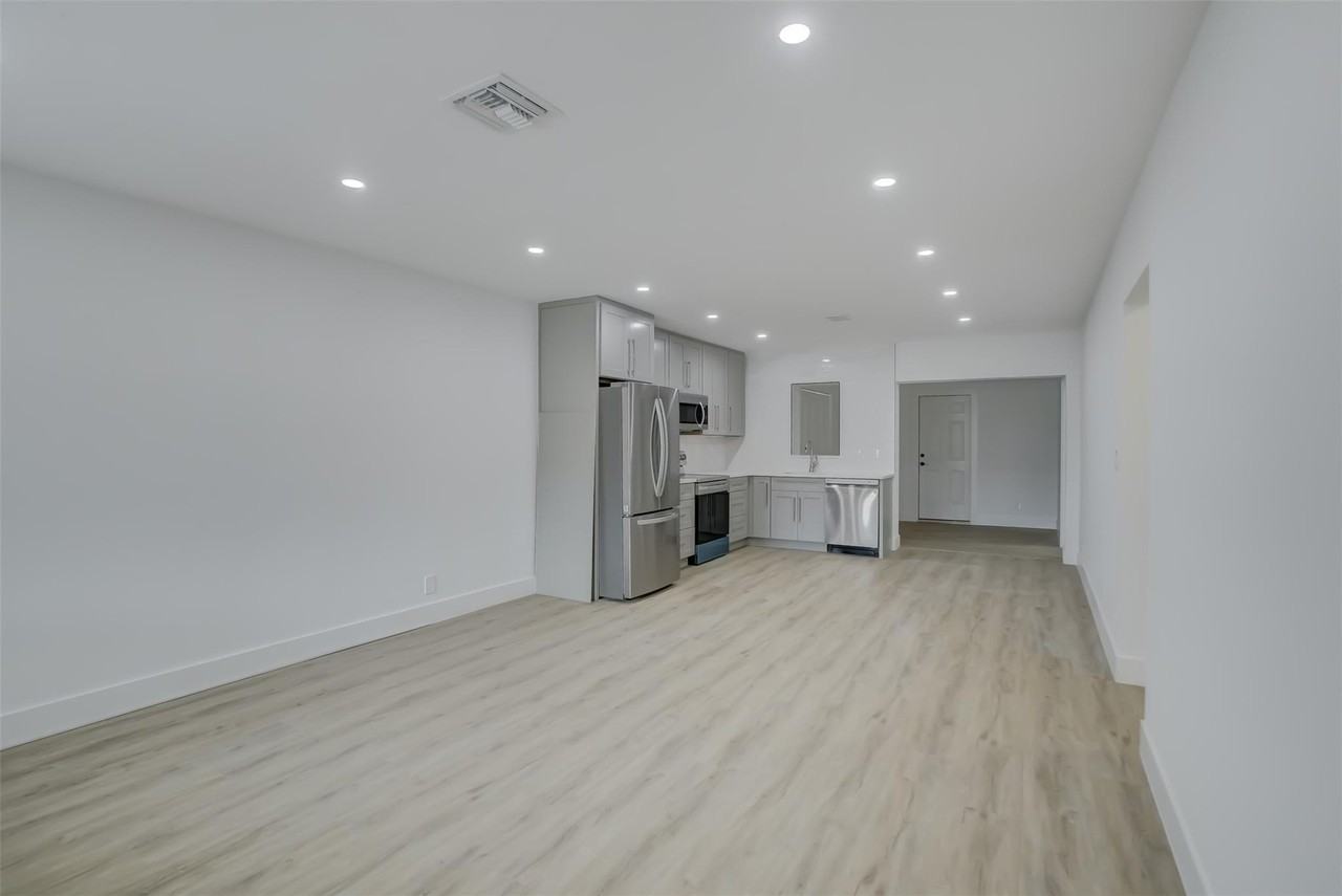 2155 Ne 56th Ct - Photo 6 of 31