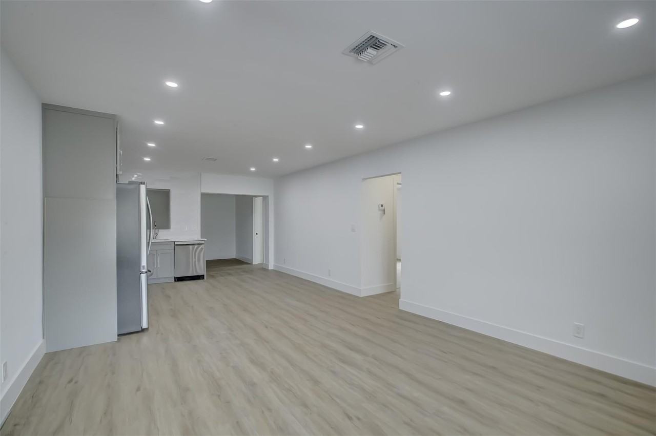 2155 Ne 56th Ct - Photo 7 of 31