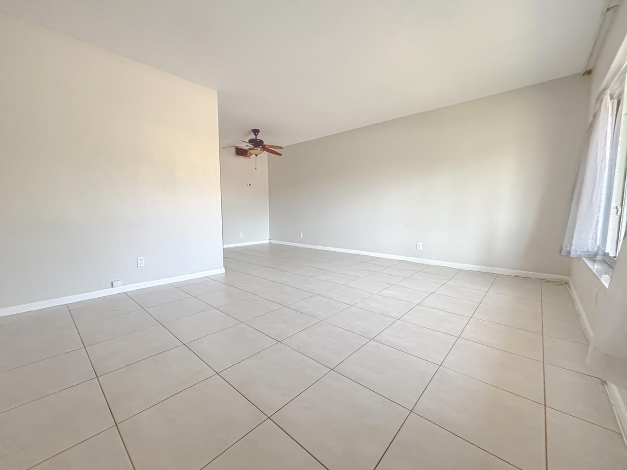 2141 Ne 41st St #3 - Photo 3 of 15