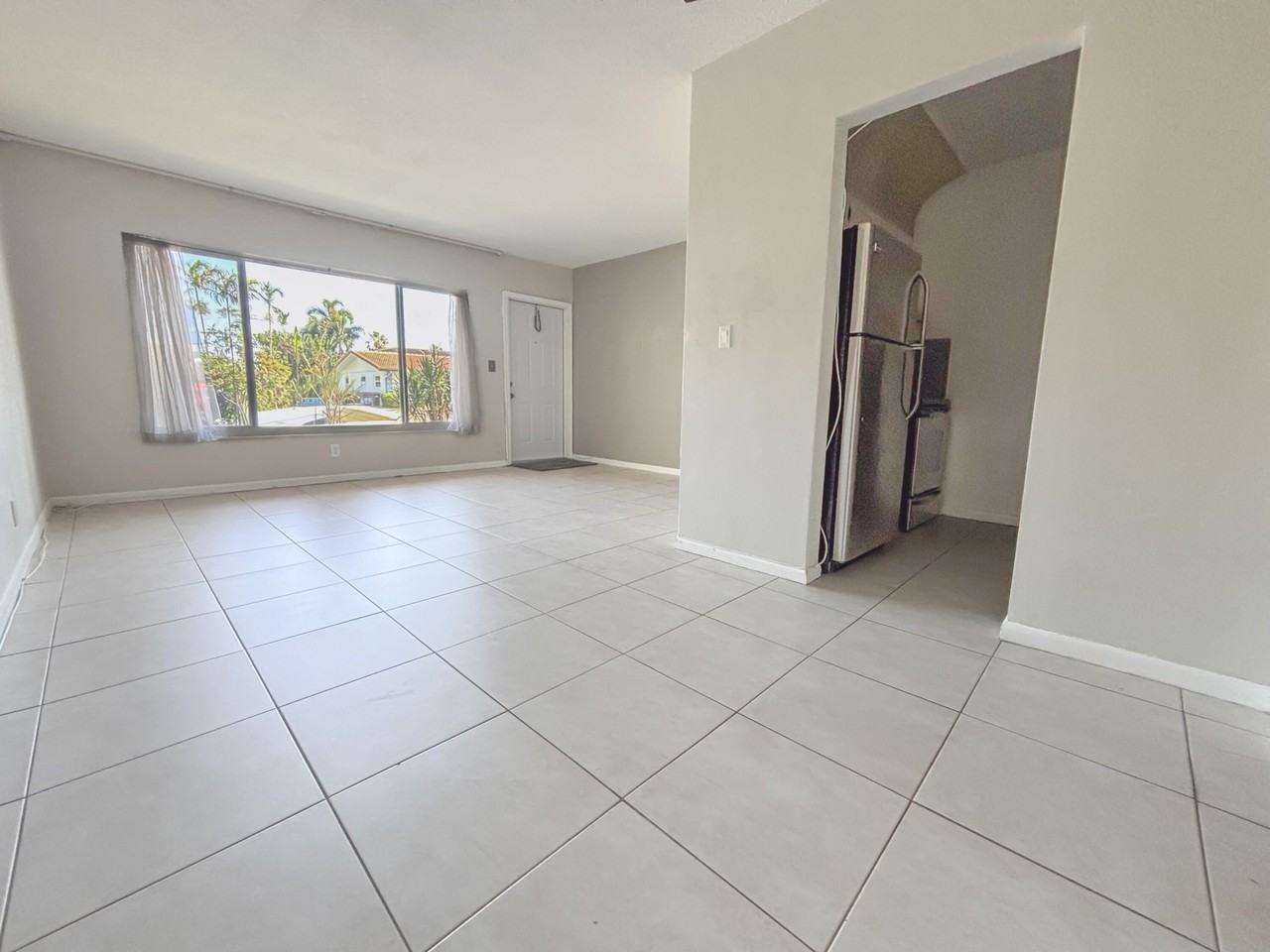 2141 Ne 41st St #3 - Photo 4 of 15