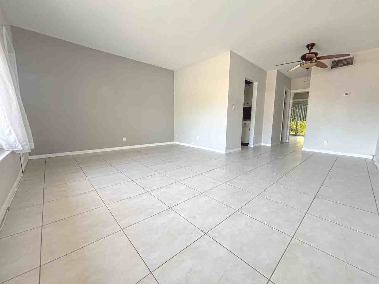 2141 Ne 41st St #3 - Photo 6 of 15