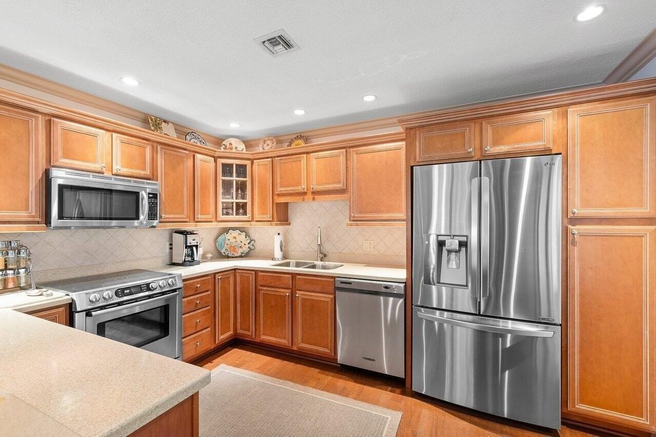 3843 Quail Ridge Dr N - Photo 4 of 40